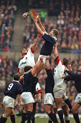 Doddie Weir Scotland wins line-out v England 5 Nations Twickenham 1997