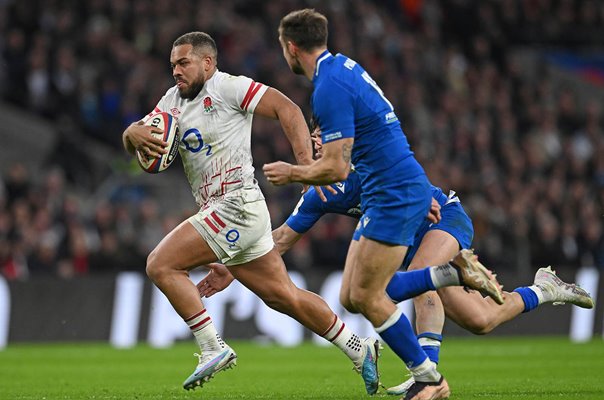 Ollie Lawrence England breaks v Italy Six Nations Twickenham 2023