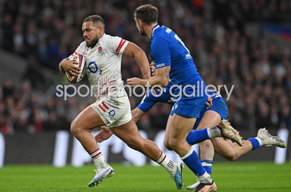 Ollie Lawrence England breaks v Italy Six Nations Twickenham 2023