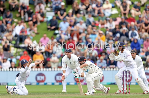 Ollie Pope England catches Daryl Mitchell New Zealand Wellington 2023