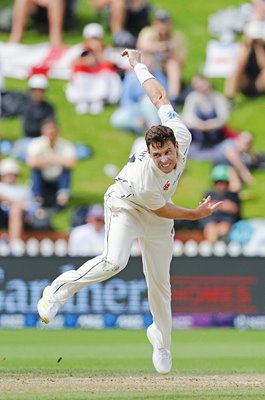 Matt Henry New Zealand bowls v England 2nd Test Wellington 2023