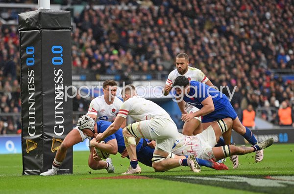 Thibaud Flament France scores v England Twickenham Six Nations 2023