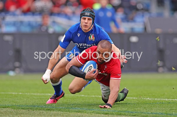Taulupe Faletau of Wales scores Italy v Wales Rome Six Nations 2023