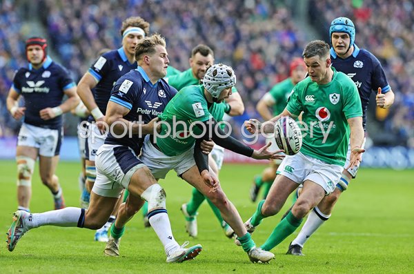Mack Hansen offloads to Johnny Sexton Scotland v Ireland Six Nations 2023