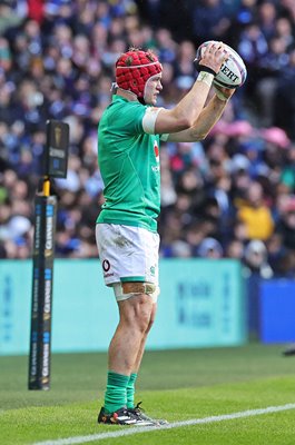 Josh van der Flier Ireland lineout throw v Scotland Six Nations 2023