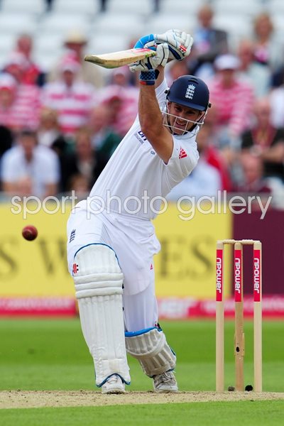 Andrew Strauss drives v Pakistan 2010