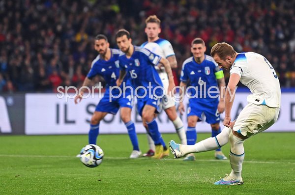 Harry Kane England scores record 54th goal v Italy Naples 2023
