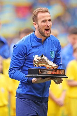 Harry Kane England All Time Top Goalscorer trophy v Ukraine Wembley 2023