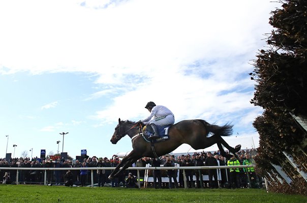 Constitution Hill & Nico de Boinville jump last fence Aintree Hurdle 2023