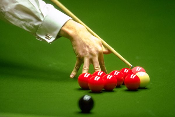Snooker player bridges over the reds World Snooker Championship 1999