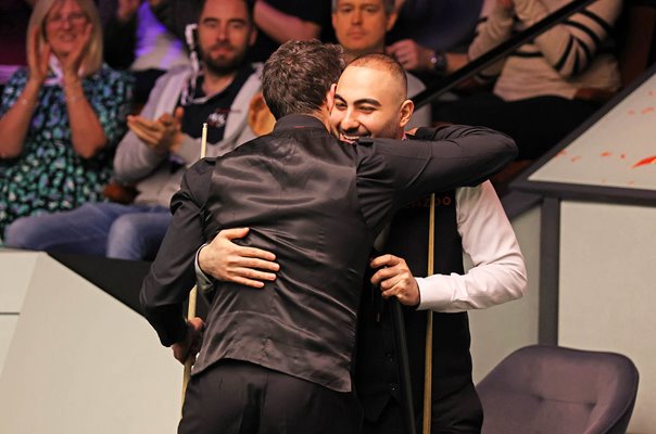 Ronnie O'Sullivan hugs Hossein Vafaei World Snooker Championship 2023