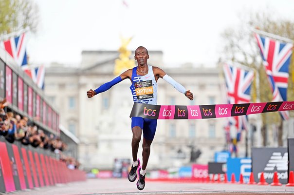 Kelvin Kiptum Kenya crosses the finish line London Marathon 2023