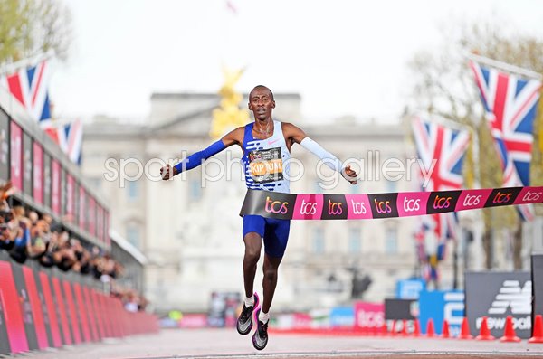 Kelvin Kiptum Kenya crosses the finish line London Marathon 2023