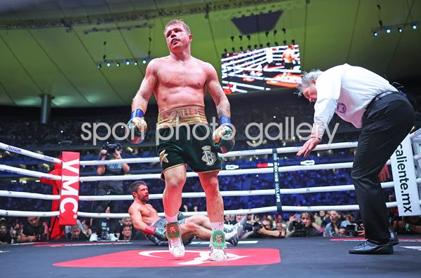 Canelo Alvarez knocks down John Ryder Super Middleweight Mexico 2023