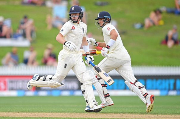 Ollie Pope & Joe Root England run v New Zealand Hamilton 2019