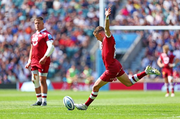 George Ford Sale kicks v Saracens Premiership Final Twickenham 2023