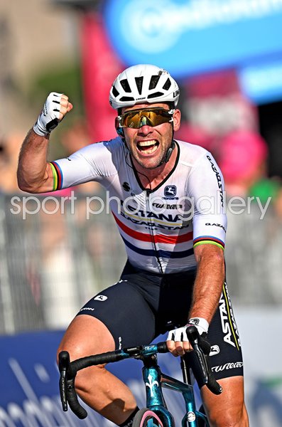Mark Cavendish Great Britain celebrates Stage 21 Sprint win Rome Giro 2023