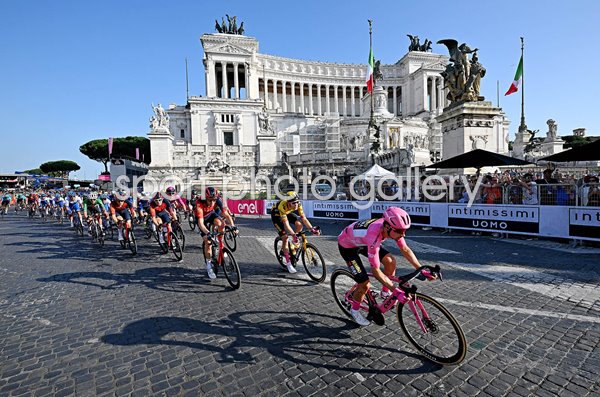 Primoz Roglic Slovenia Pink Jersey Piazza Venezia Rome Giro d'Italia 2023
