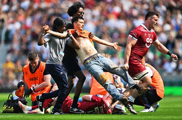 Tom Curry Sale removes protestor from Twickenham pitch Premiership Final 2023