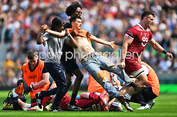 Tom Curry Sale removes protestor from Twickenham pitch Premiership Final 2023