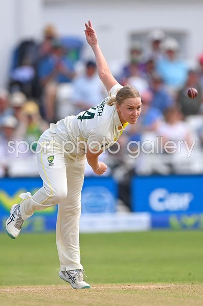 Kim Garth Australia bowls v England Women's Ashes Test Trent Bridge 2023