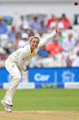 Ashleigh Gardner Australia bowls v England Women's Ashes Test Trent Bridge 2023