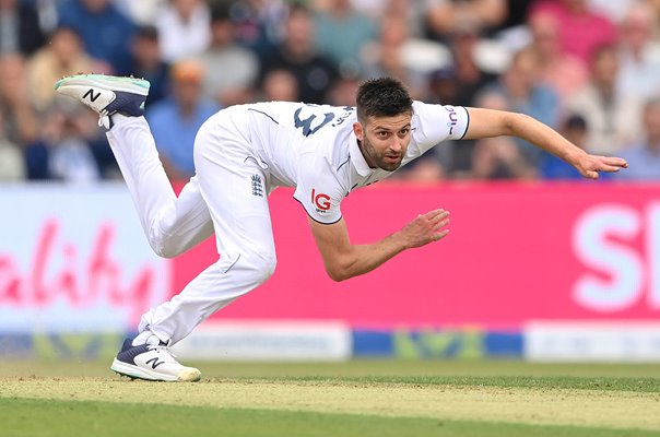 Mark Wood England bowls v Australia Headingley Ashes 2023