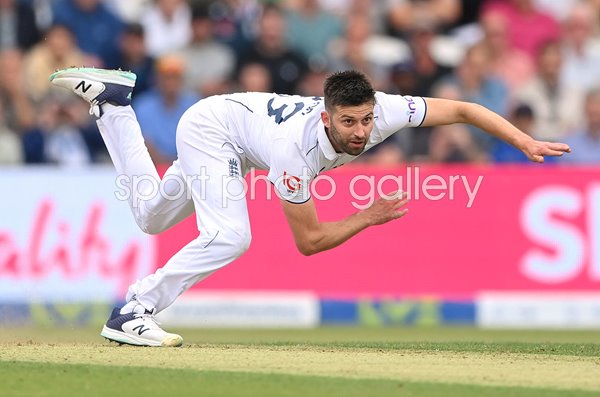 Mark Wood England bowls v Australia Headingley Ashes 2023