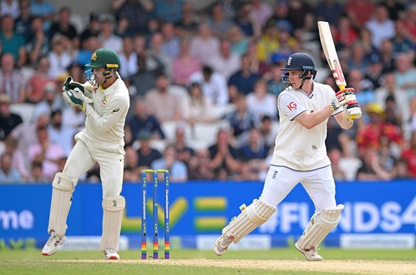 Harry Brook England bats run chase v Australia Headingley Ashes 2023