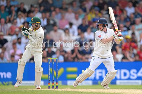 Harry Brook England bats run chase v Australia Headingley Ashes 2023