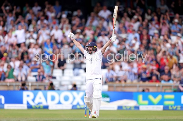 Chris Woakes celebrates winning runs v Australia Headingley Ashes 2023