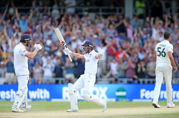 Mark Wood celebrates winning runs with Chris Woakes Headingley Ashes 2023