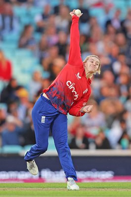 Charlie Dean England bowls v Australia 3rd T20 Women's Ashes Lord's 2023