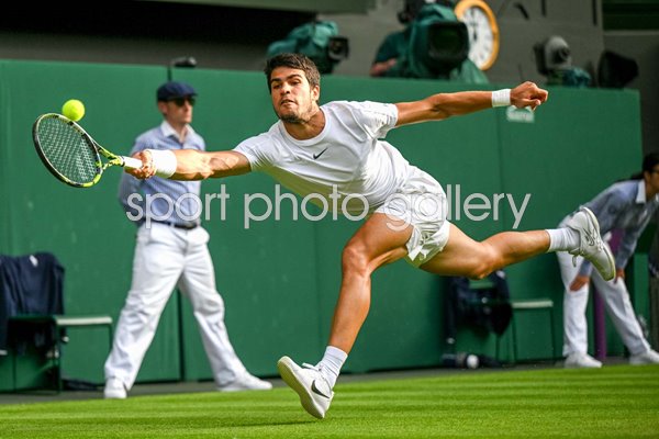 Carlos Alcaraz Spain running forehand v Matteo Berrettini Wimbledon 2023