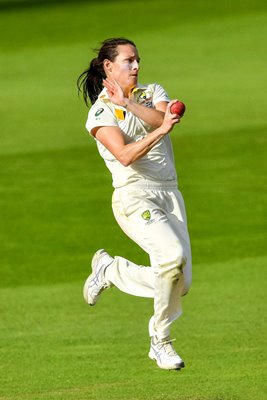 Megan Schutt Australia bowls v England Women's Ashes Test Taunton 2019