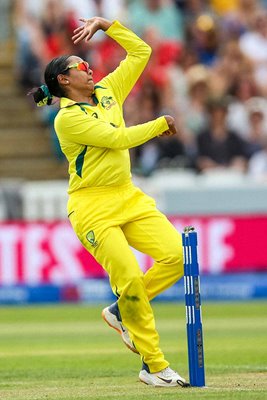 Alana King Australia bowls v England Women's Ashes 3rd ODI Taunton 2023