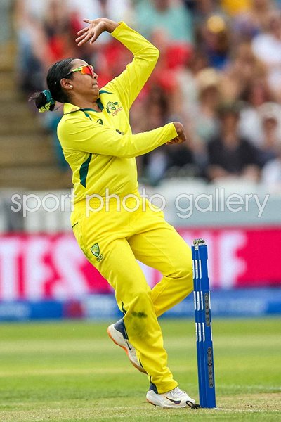 Alana King Australia bowls v England Women's Ashes 3rd ODI Taunton 2023
