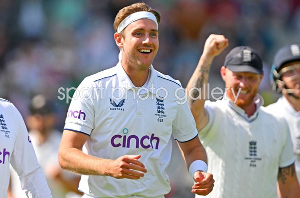 Stuart Broad England celebrates 600th test wicket Old Trafford Ashes 2023