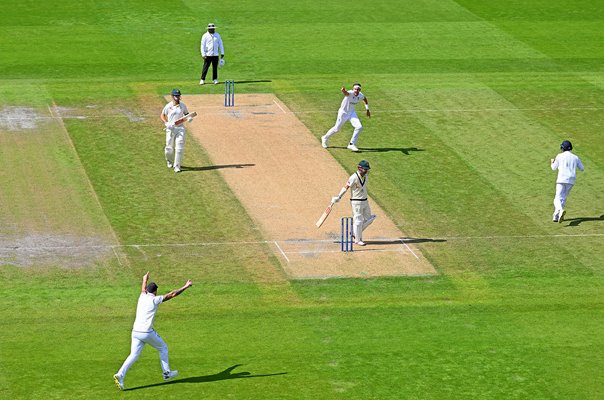 Stuart Broad England celebrates 600th test wicket v Australia Manchester Ashes 2023