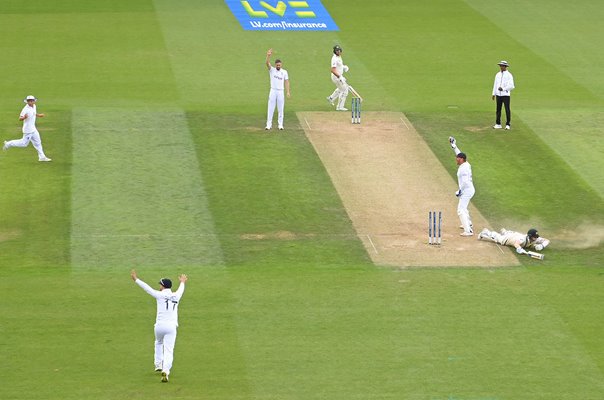 Jonny Bairstow England run out attempt v Steve Smith Australia Ashes Oval 2023