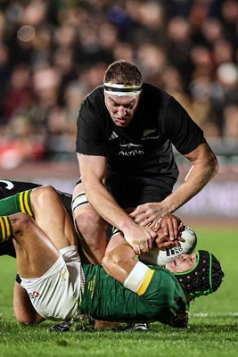 Cheslin Kolbe South Africa tackled by Brodie Retallick New Zealand Rugby Championship 2023