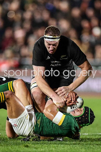 Cheslin Kolbe South Africa tackled by Brodie Retallick New Zealand Rugby Championship 2023