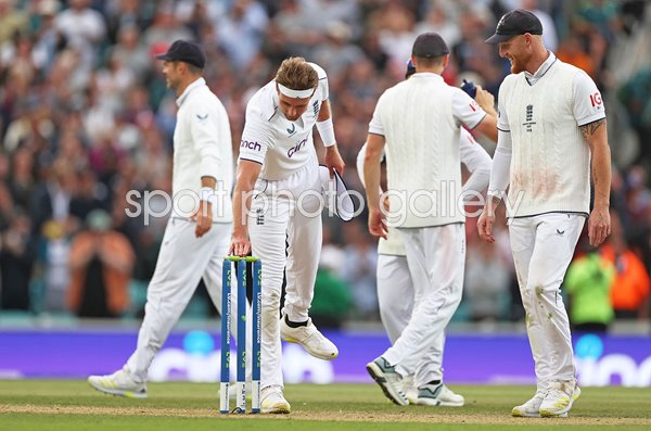 Stuart Broad England changes the direction of the bails 5th Ashes Test Oval 2023
