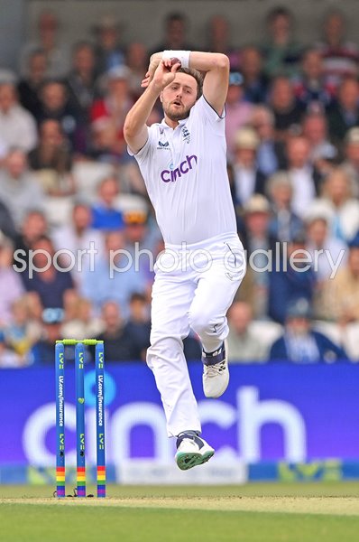 Ollie Robinson England bowls v Australia Ashes 4th Test Old Trafford 2023
