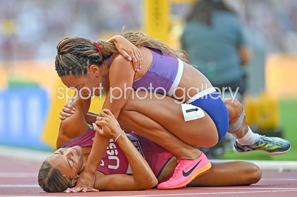 Anna Hall USA congratulates Heptathlon winner Katarina Johnson-Thompson Budapest 2023