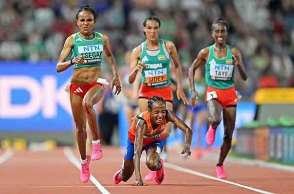 Sifan Hassan Netherlands falls Women's 10000m Final World Athletics Budapest 2023