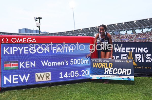 Faith Kipyegon Kenya celebrates 5000m World Record Diamond League Paris 2023