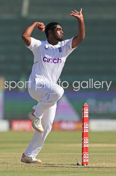 Rehan Ahmed England bowls v Pakistan 3rd Test Karachi 2023