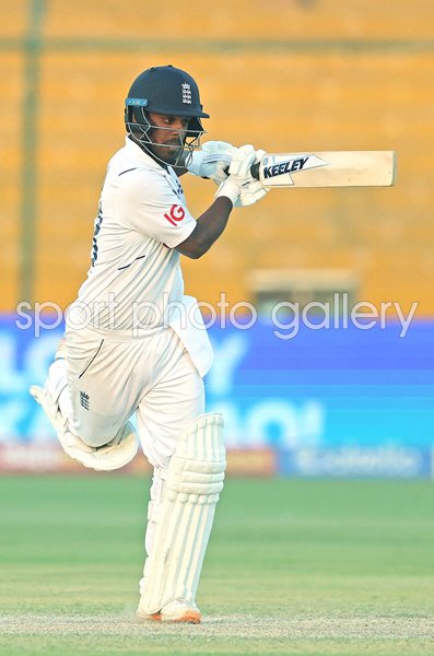 Rehan Ahmed England bats v Pakistan 3rd Test Karachi 2023