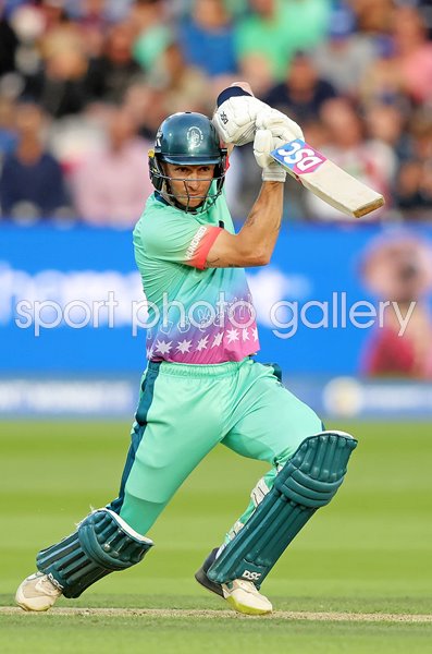 Tom Curran Oval Invincibles bats v Manchester Originals The Hundred Final 2023